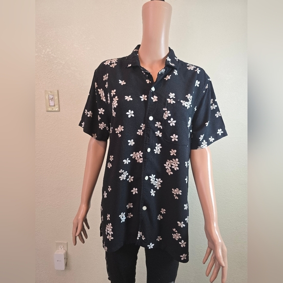 Abercrombie &Fitch Short Sleeve Button Up Black Floral Size Medium - Picture 1 of 9